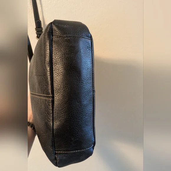 The Sak Elegant Black Leather Shoulder Bag - Picture 13 of 15